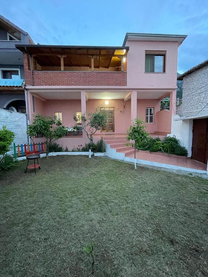 Vila 8 Kruje Luaran gambar