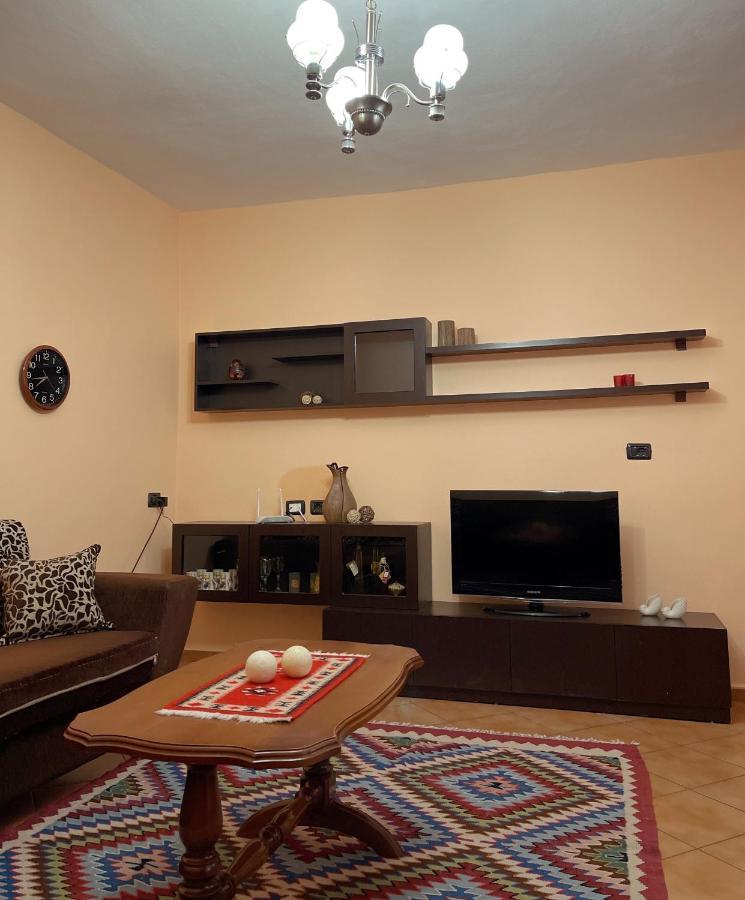 Vila 8 Kruje Luaran gambar
