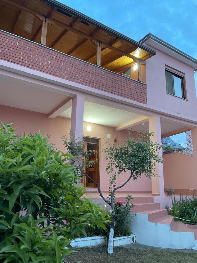 Vila 8 Kruje Luaran gambar