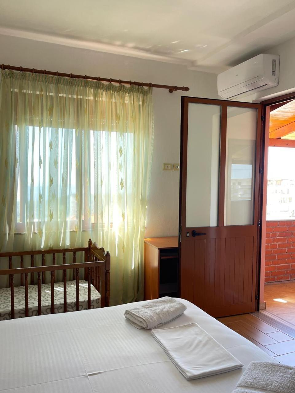 Vila 8 Kruje Luaran gambar