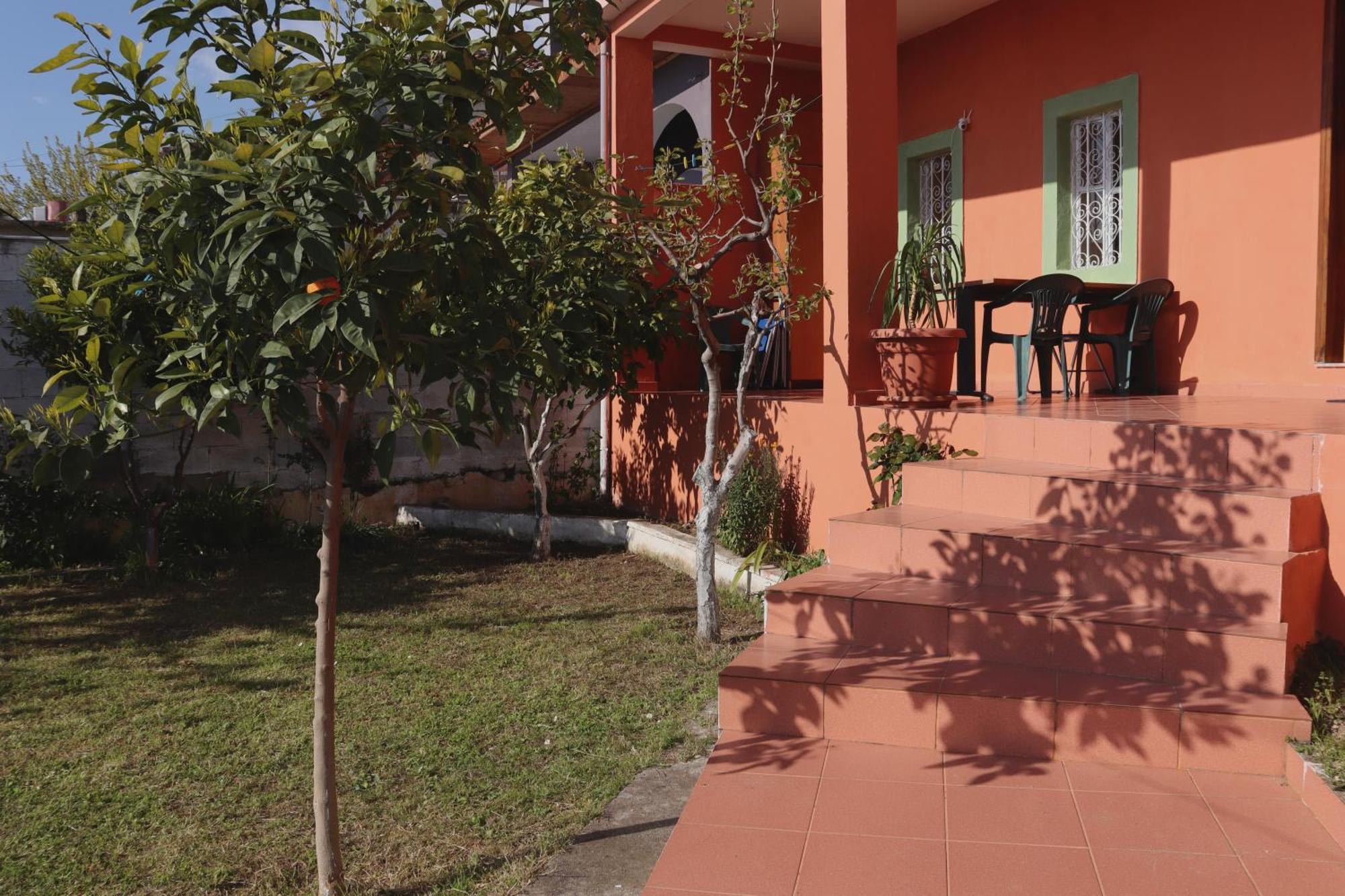 Vila 8 Kruje Luaran gambar