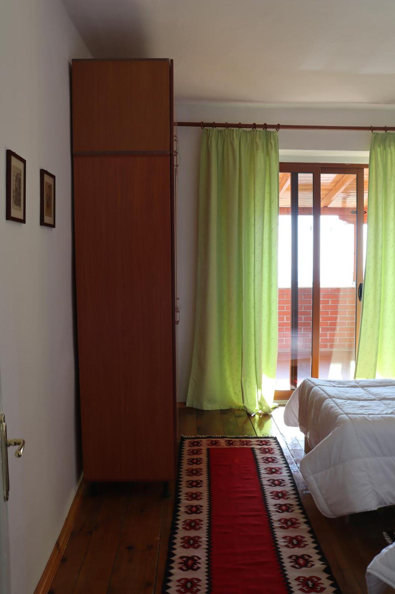 Vila 8 Kruje Luaran gambar